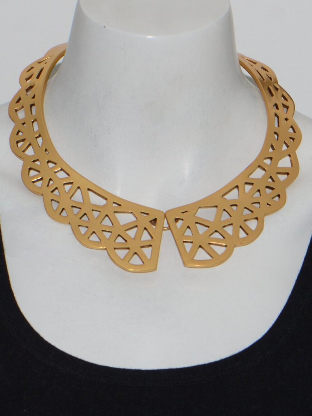 Oscar de la Renta Openwork Collar Necklace